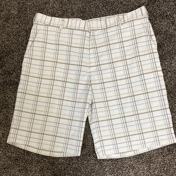Mens Nike Dri-fit golf short - Picture 1 of 5